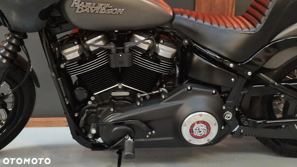 Harley-Davidson Softail Street Bob - 26