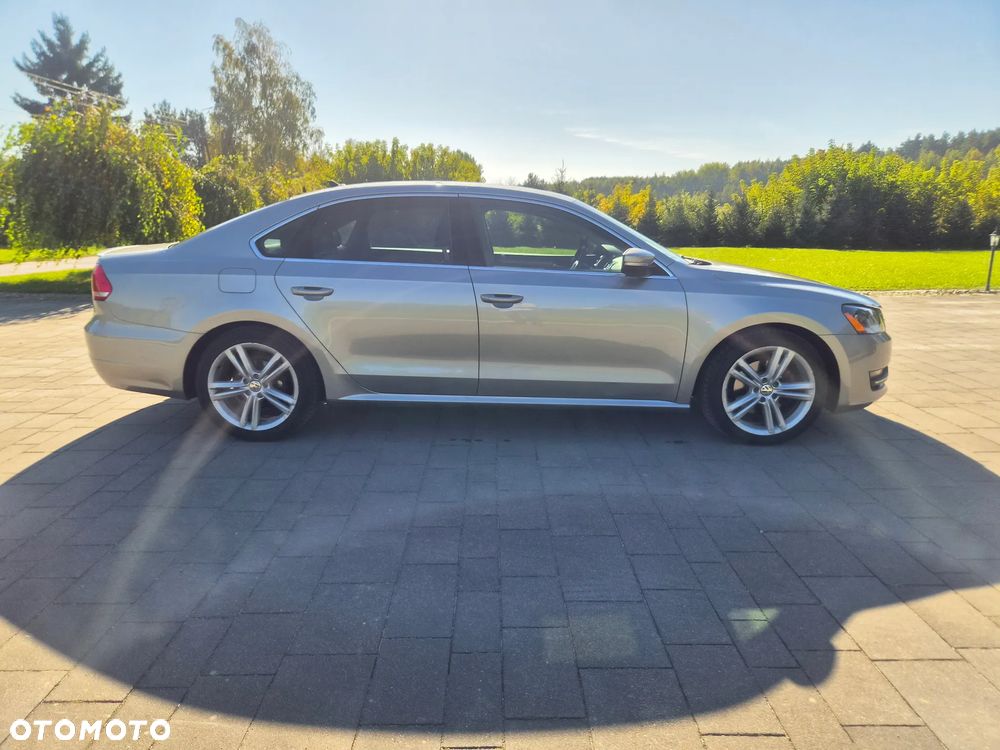 Volkswagen Passat - 1