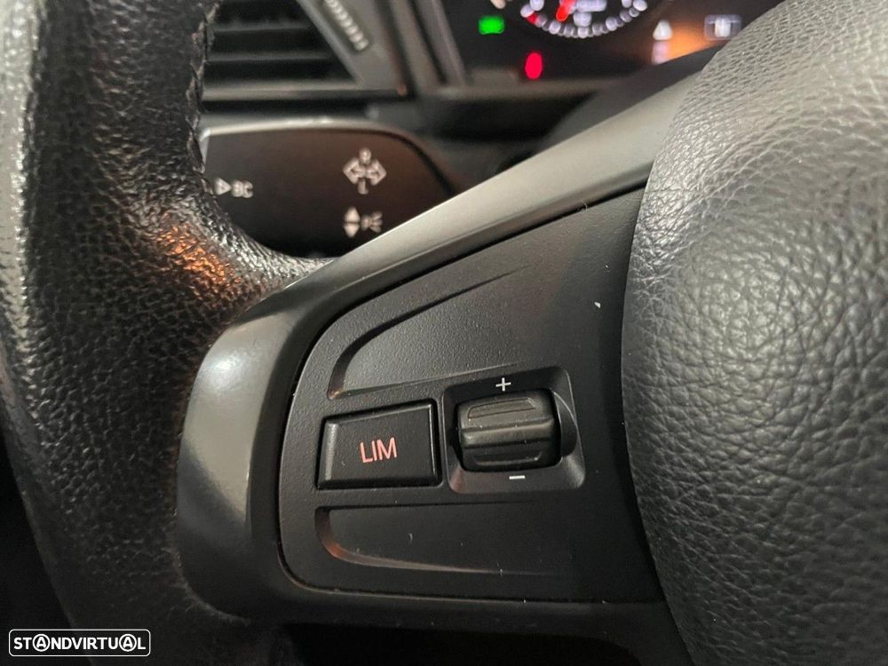 BMW 216 Active Tourer d Line Luxury - 32