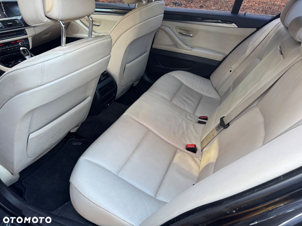 BMW Seria 5 528i xDrive - 18