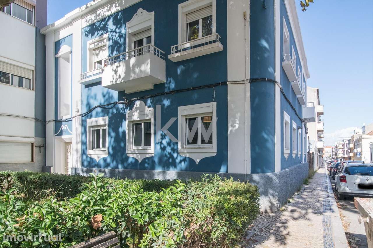 Excelente Prédio no coração do Barreiro com dois T4 e um T1 no sótão c - Grande imagem: 4/39