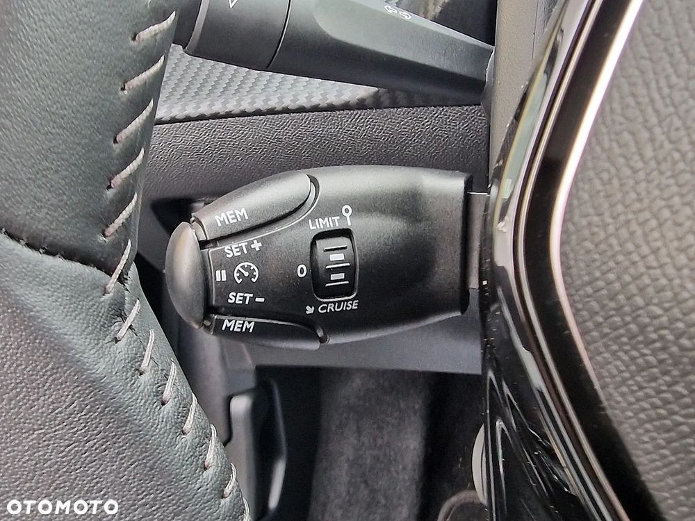 Peugeot 208 - 16