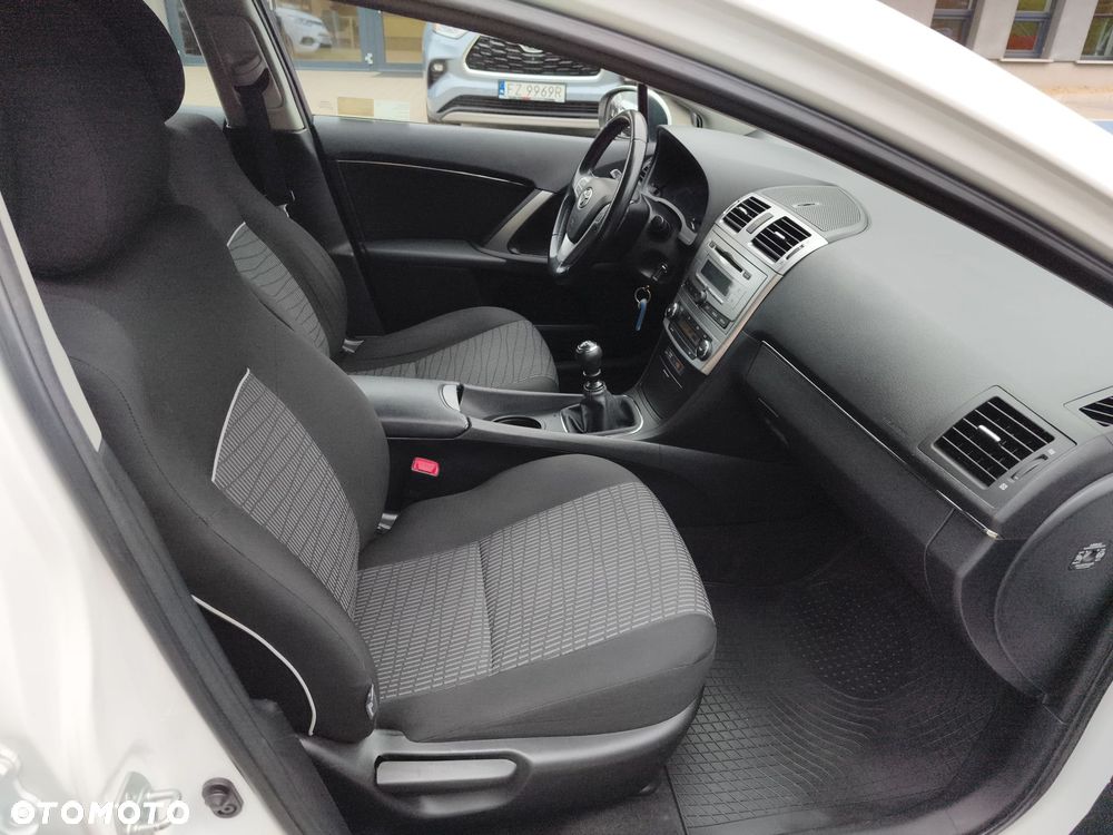 Toyota Avensis 1.8 Active - 9