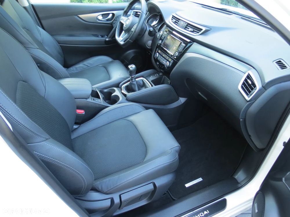 Nissan Qashqai 1.3 DIG-T Tekna - 25