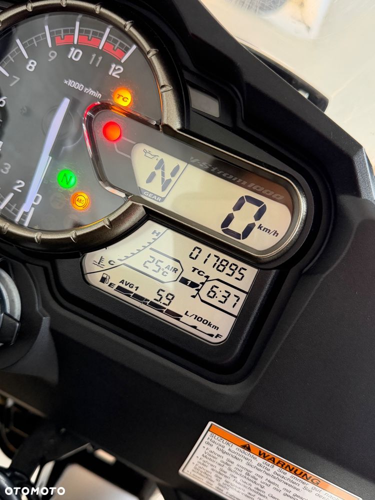 Suzuki V-STROM - 10
