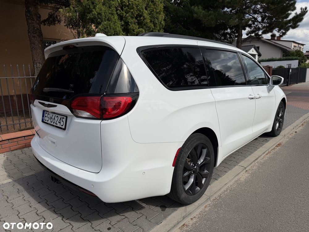 Chrysler Pacifica - 15