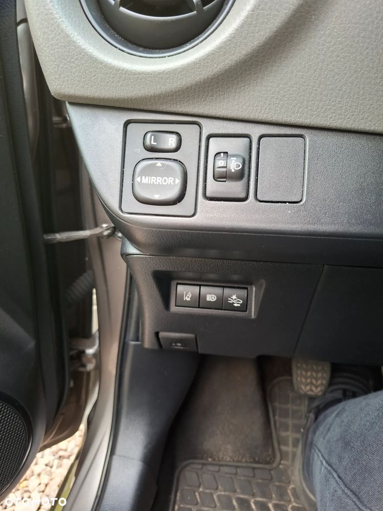 Toyota Yaris - 10