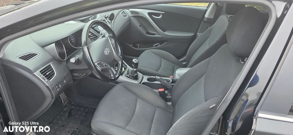 Hyundai Elantra - 2