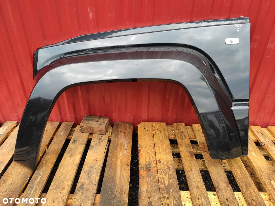 JEEP CHEROKEE KK BŁOTNIK LEWY PRZÓD ORYGINAŁ ŁADNY W KOLOR - 1
