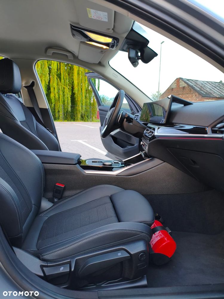 BMW Seria 3 320d xDrive mHEV - 26