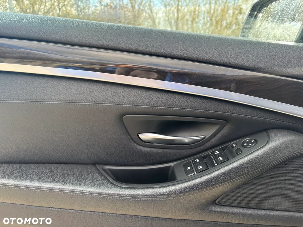 BMW Seria 5 528i - 17