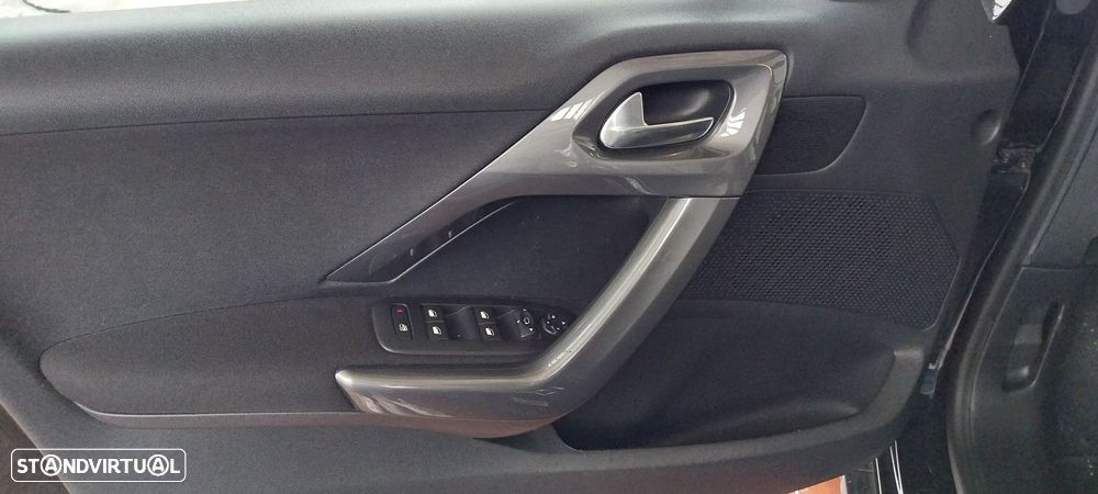 Peugeot 2008 1.2 PureTech Allure - 4