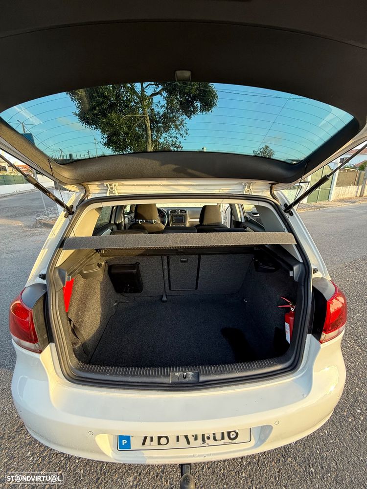 VW Golf 2.0 TDi DPF Highline - 9