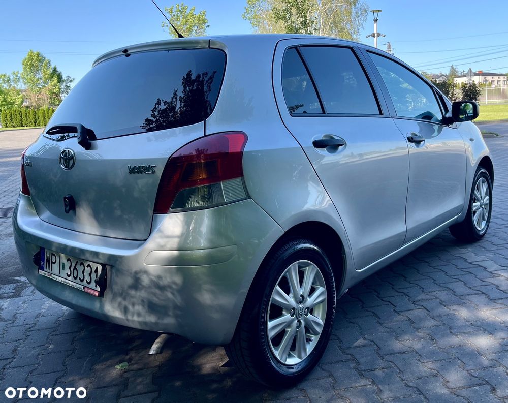 Toyota Yaris 1.0 Luna A/C - 11