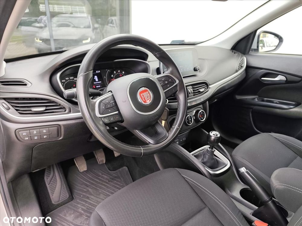 Fiat Tipo 1.4 16v Lounge EU6d - 9