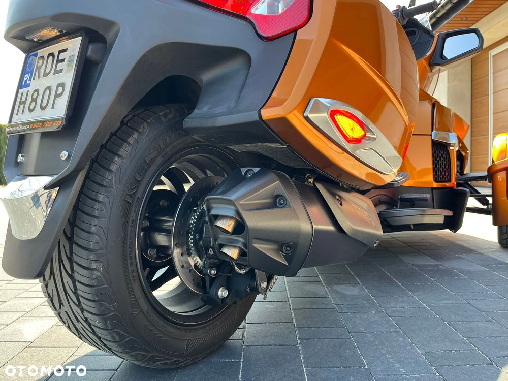 Can-Am Spyder - 10