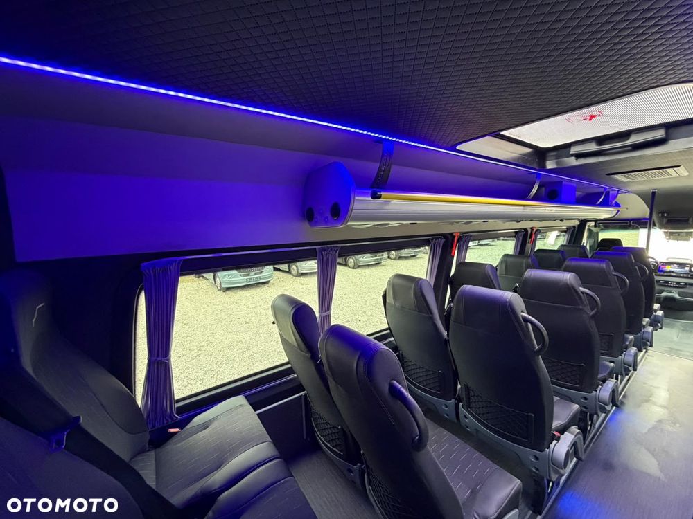Mercedes-Benz Sprinter 519 - 21