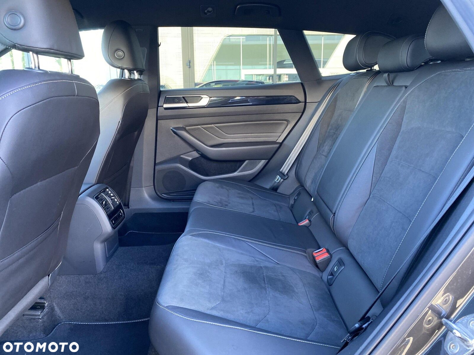 Volkswagen Arteon 2.0 TDI 4Motion R-Line DSG - 12