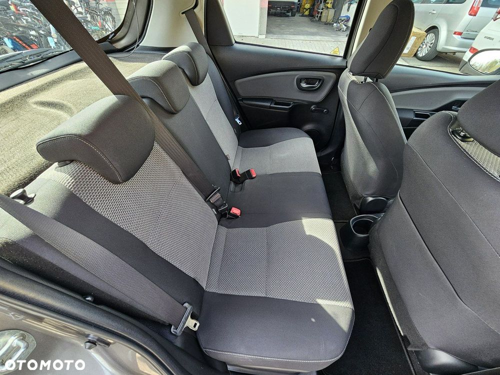 Toyota Yaris Hybrid 100 Business Edition - 33