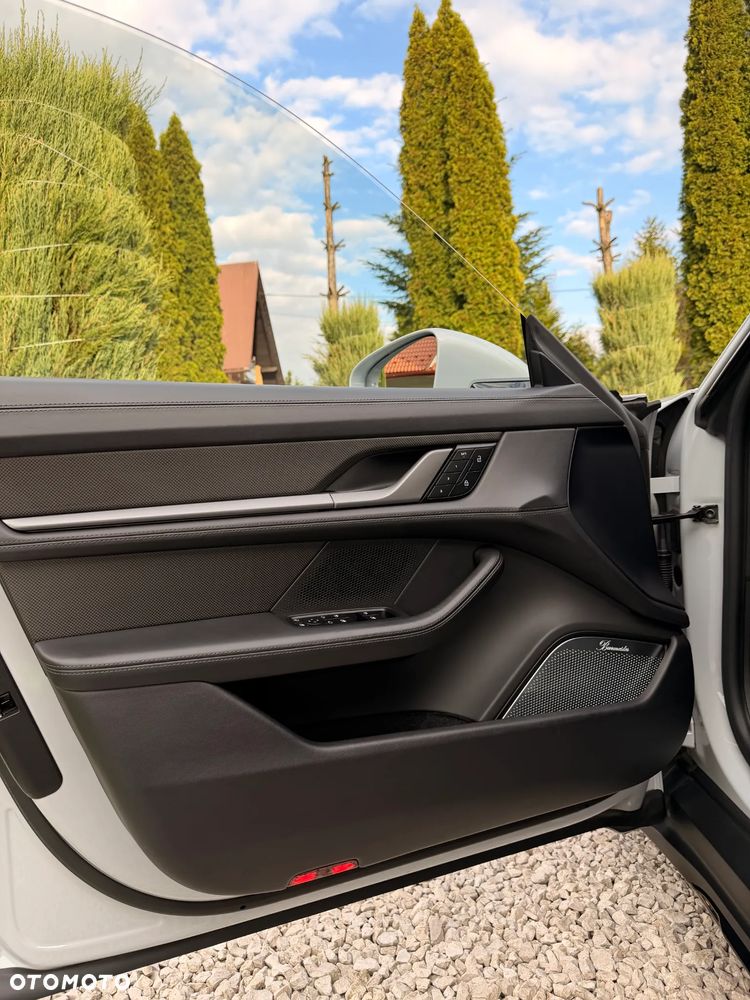 Porsche Taycan - 6
