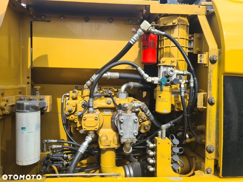 Caterpillar 323 D - 11