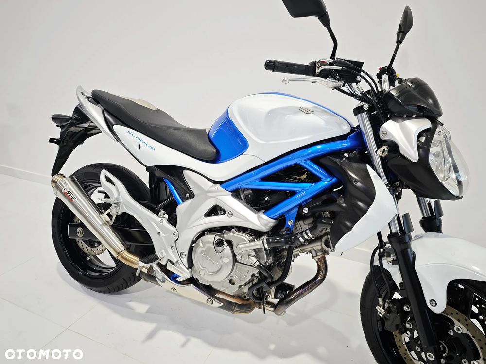 Suzuki Gladius - 7