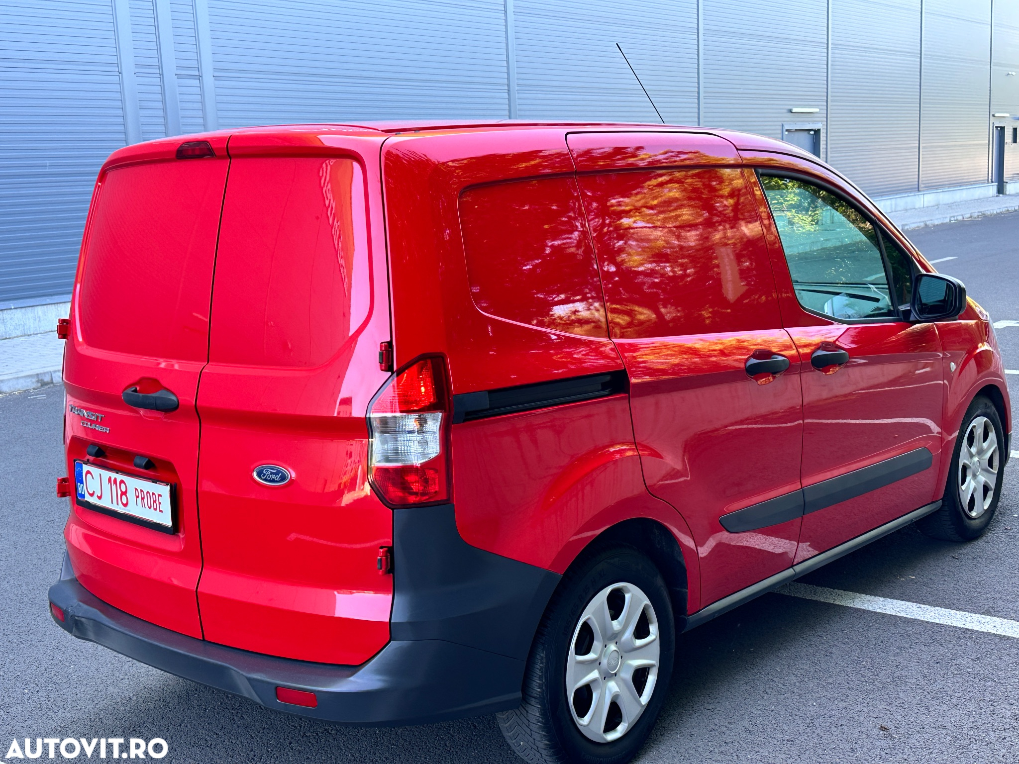 Ford Transit Courier - 19
