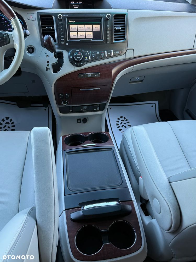 Toyota Sienna 3.5 LE AWD - 6