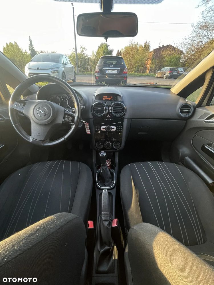Opel Corsa 1.4 16V Enjoy - 9