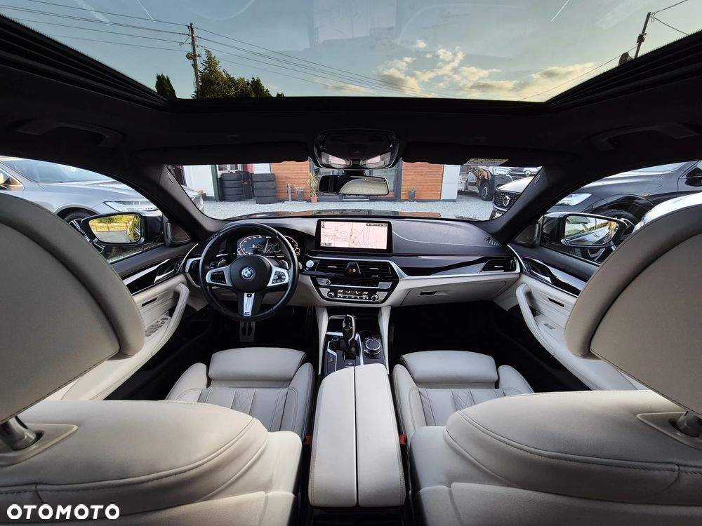 BMW Seria 5 530e xDrive M Sport sport - 9