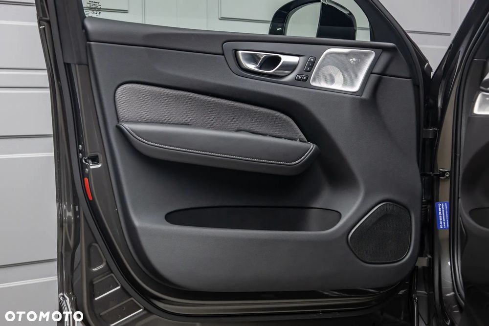 Volvo XC 60 B5 B AWD Ultimate Dark - 12