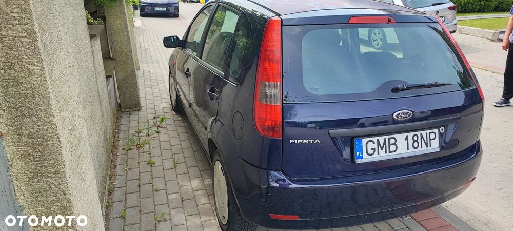 Ford Fiesta 1.3 Ambiente - 2