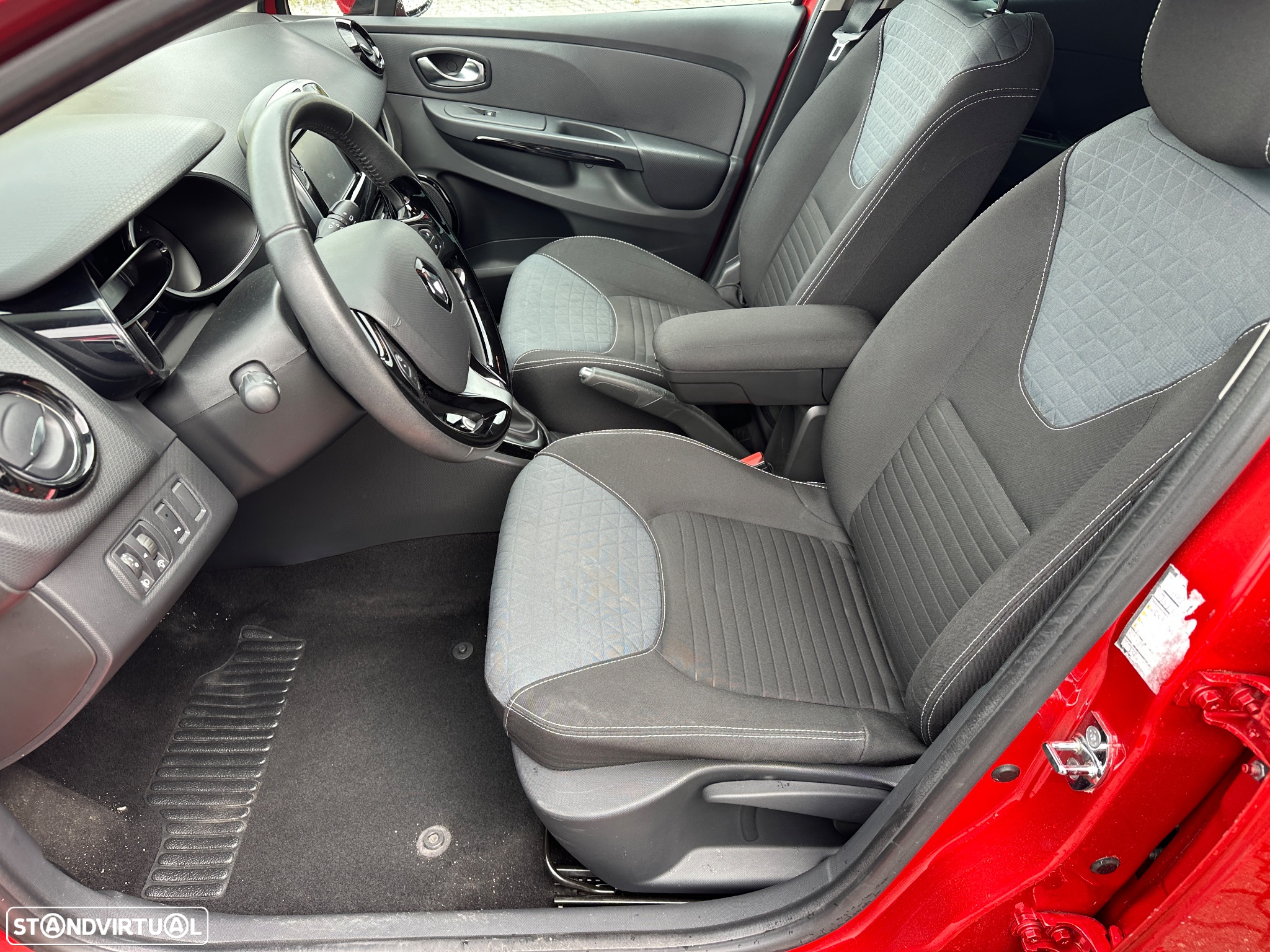 Renault Clio Sport Tourer 1.2 TCE GT EDC - 11