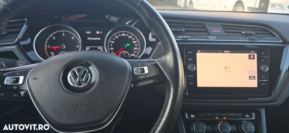 Volkswagen Touran - 25