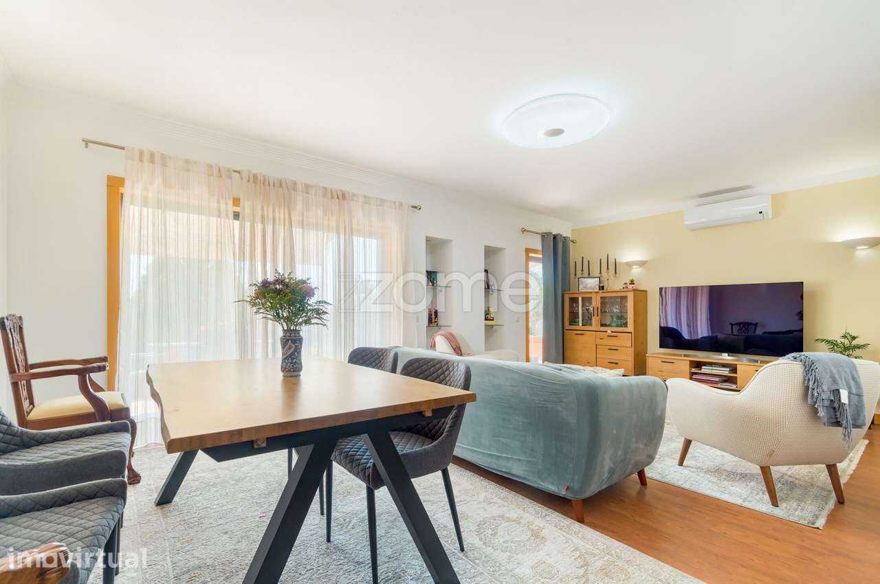 Apartamento T2+1 com Vista, Piscina e Dupla Garagem em Albufeira - Grande imagem: 4/25