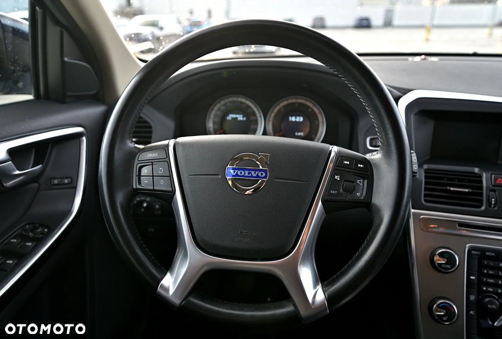 Volvo XC 60 D4 Momentum - 30