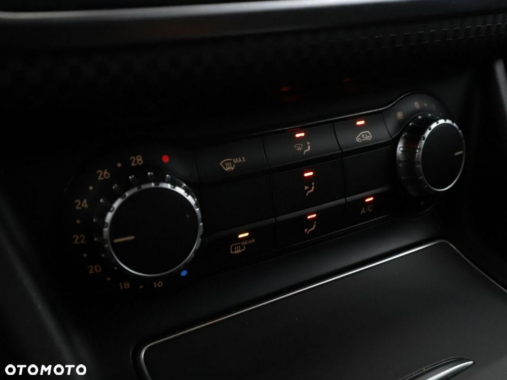Mercedes-Benz Klasa A 180 (BlueEFFICIENCY) 7G-DCT Urban - 28