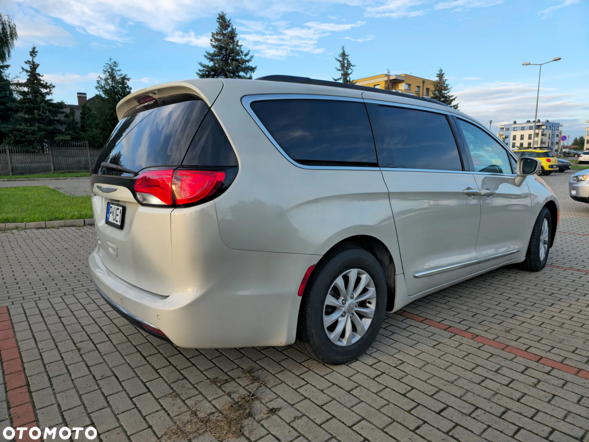 Chrysler Pacifica - 4