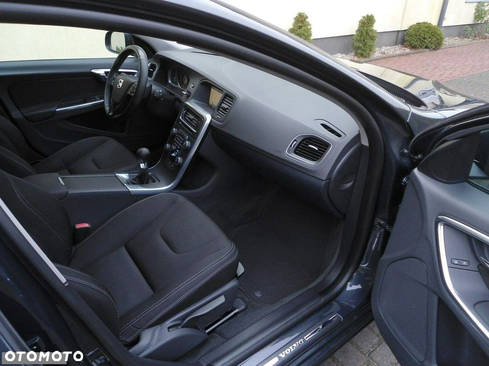 Volvo V60 D2 Momentum - 21