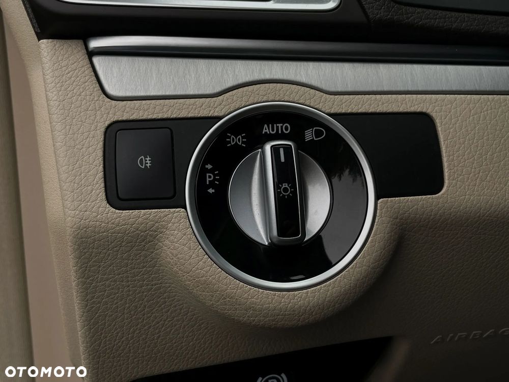 Mercedes-Benz Klasa E - 33