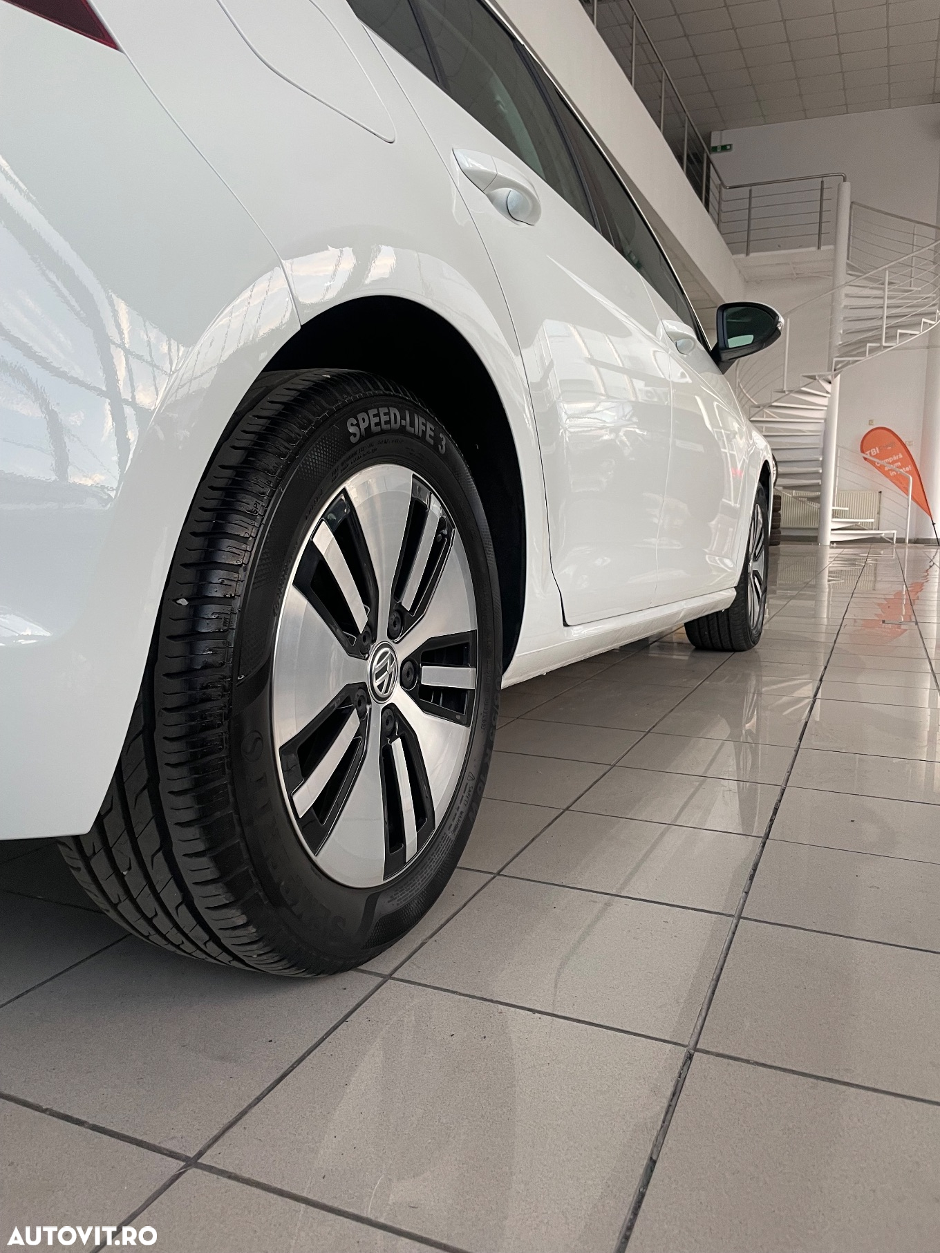 Volkswagen e-Golf - 37
