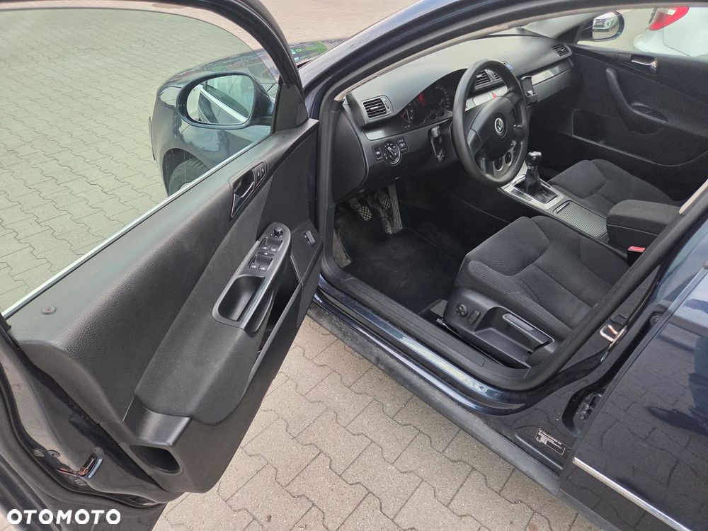 Volkswagen Passat 1.6 Comfortline - 8