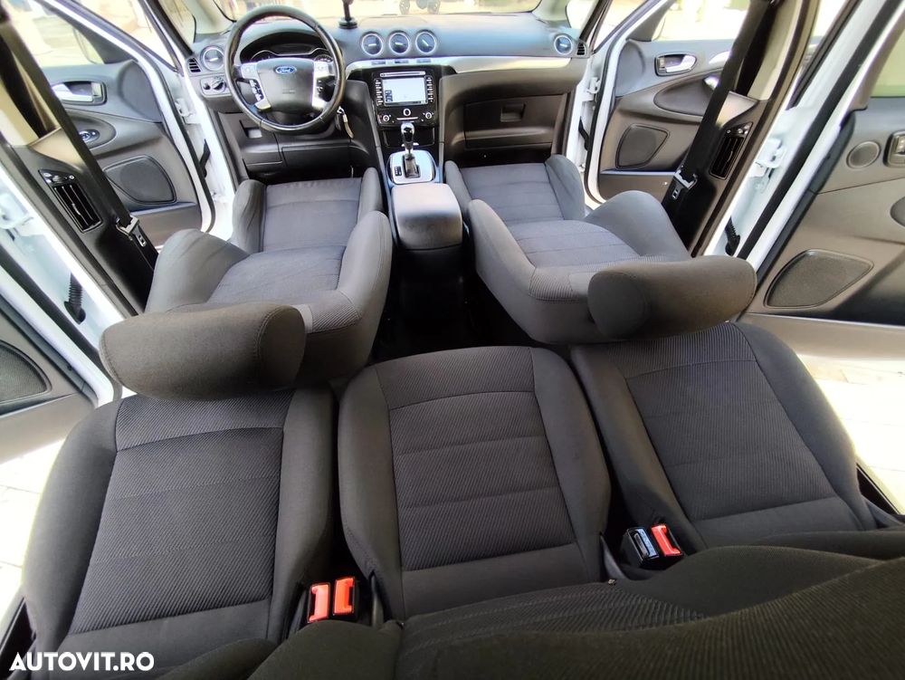 Ford S-Max - 11
