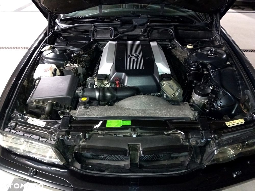 BMW Seria 7 735i L - 32