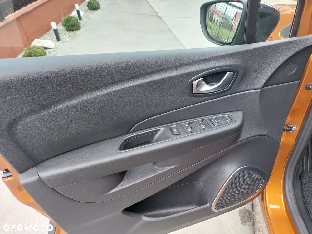 Renault Captur 0.9 Energy TCe Intens EU6 - 16