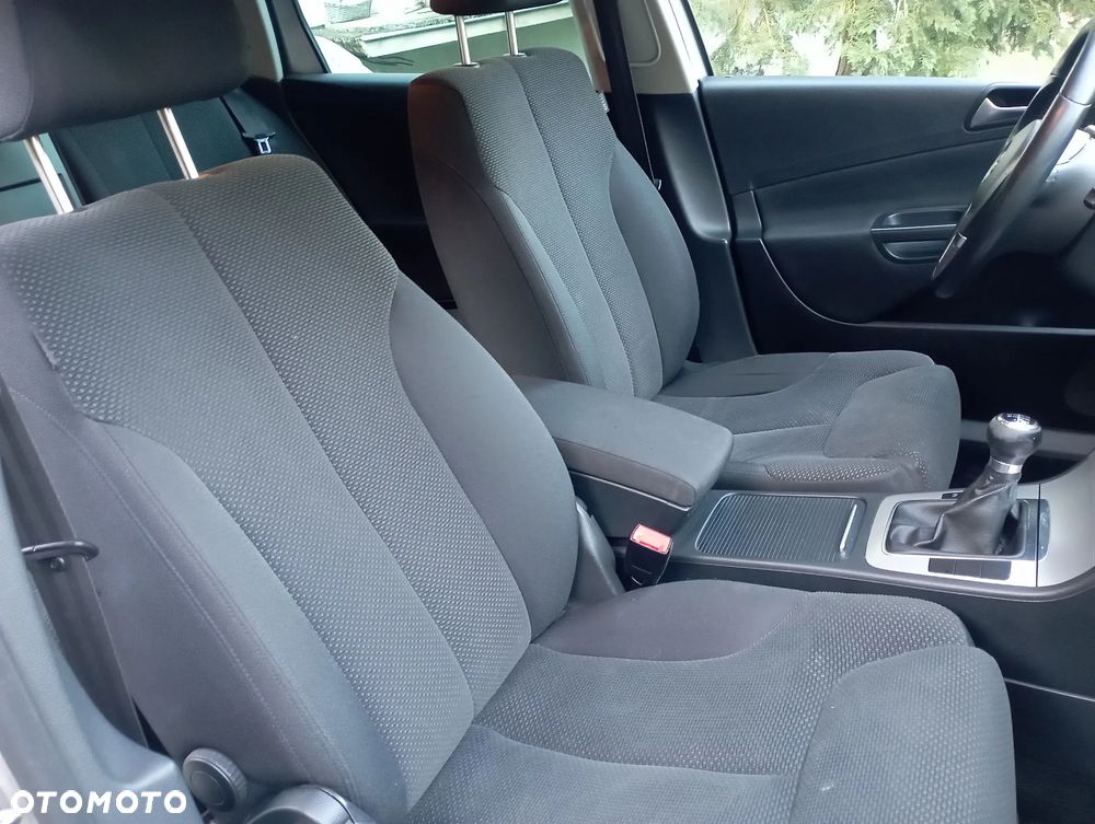Volkswagen Passat 1.6 Comfortline - 7