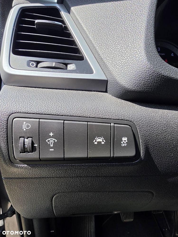 Hyundai Tucson 1.7 CRDI BlueDrive Style 2WD - 23