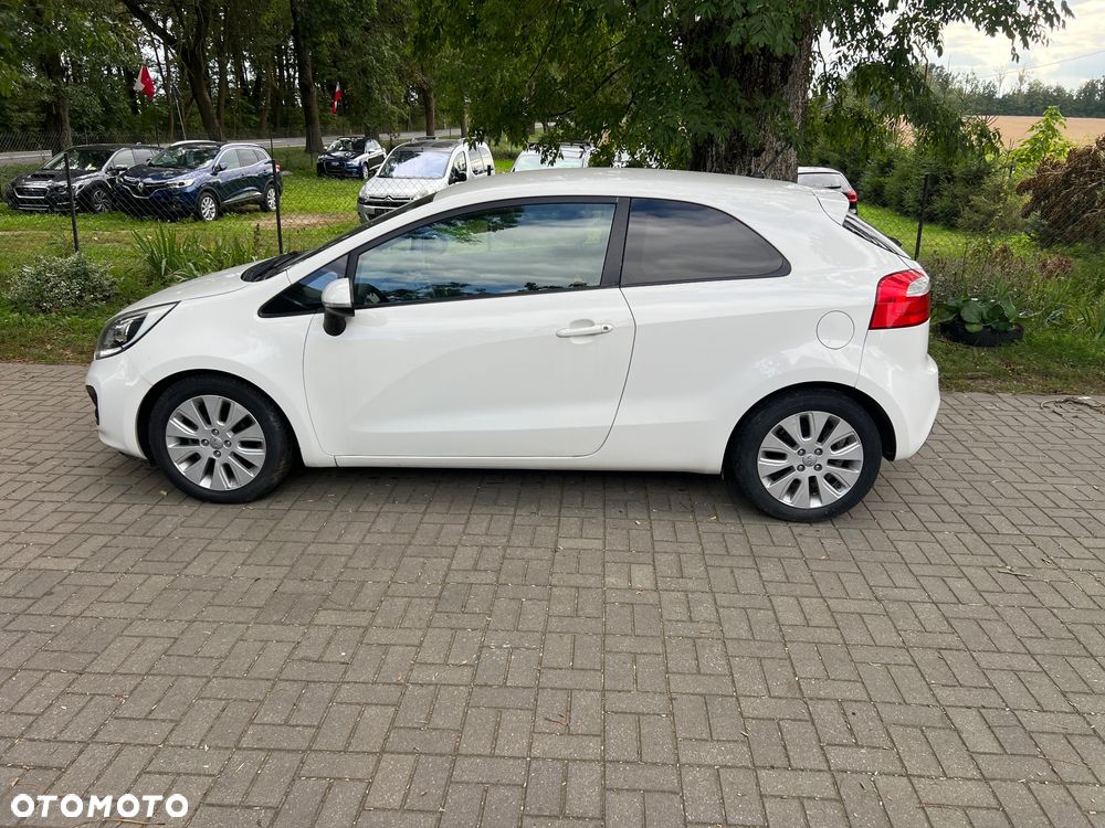 Kia Rio 1.2 L - 8