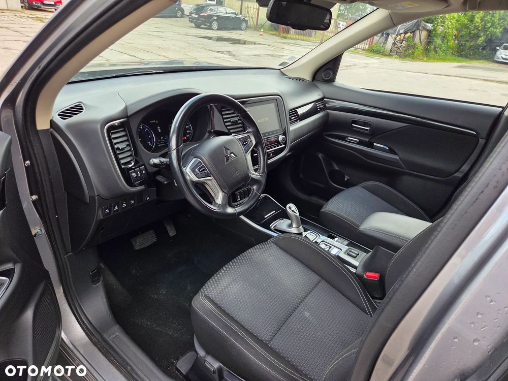 Mitsubishi Outlander - 18