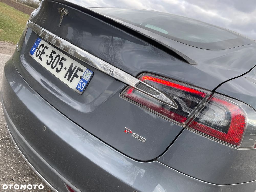 Tesla Model S - 29